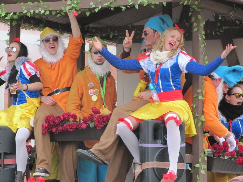 Schwetzingen außer Rand und Band – Faschingsumzug zieht 45.000 Besucher an