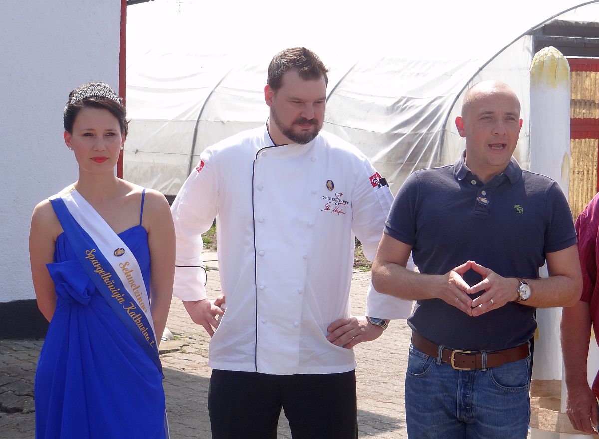 Spargelsaison durch OB Pöltl und Katharina I. auf  Spargelhof Schäufele eröffnet