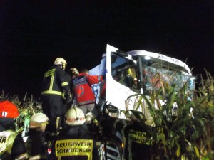 142 - LKW im Maisfeld 1