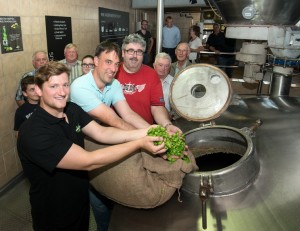Foto_Welde_3te Hopfengabe 2014