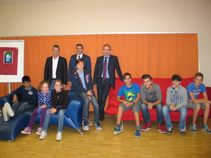 HGS – Neue Vorhänge in der Mensa-Lounge für gemütliche Stunden