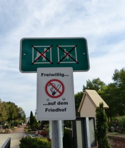 Hinweisschild Friedhof