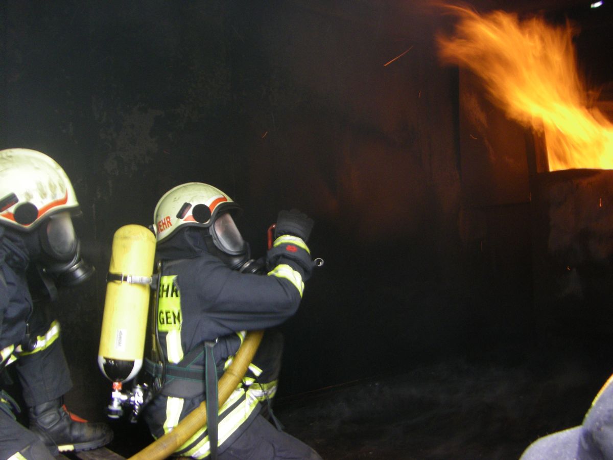 Gefahrgutübung und Heißausbildung bei der Freiwilligen Feuerwehr Schwetzingen