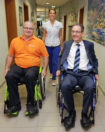 Sport-Rollstuhl im Brühler Rathaus