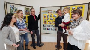 SBR, Eroeffnung Kita am Schrankenbuckel, Foto: Lenhardt  v.l.: Fabiana Goeckel, Jana Supen, BM Dr. Ralf Goeck, Daniel Ehmer mit Edda und Judith Amrein