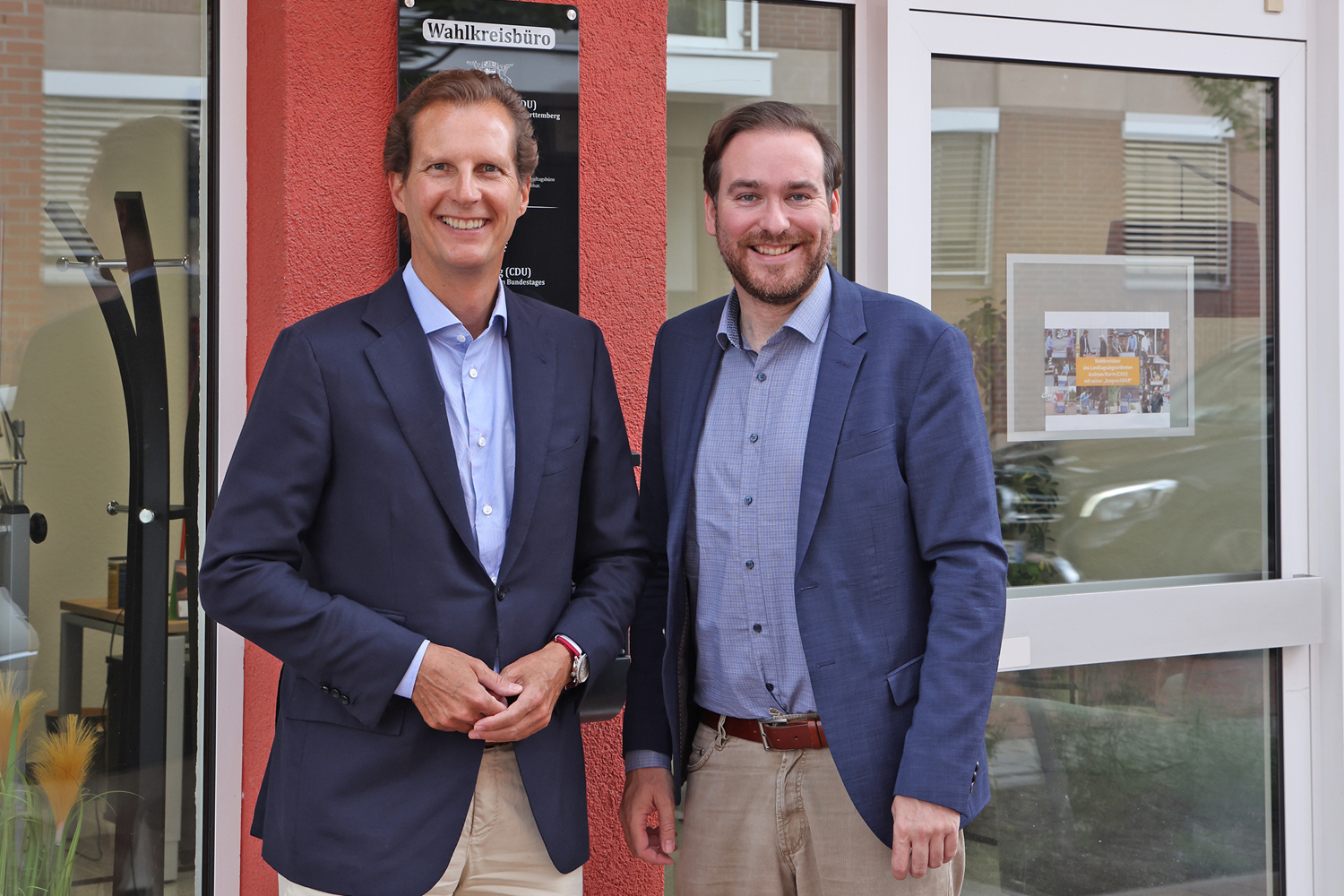 Olav Gutting MdB und Andreas Sturm MdL bieten in ihrem Wahlkreisbüro in Hockenheim regelmäßige Bürgersprechstunden an. (Foto: Busse)